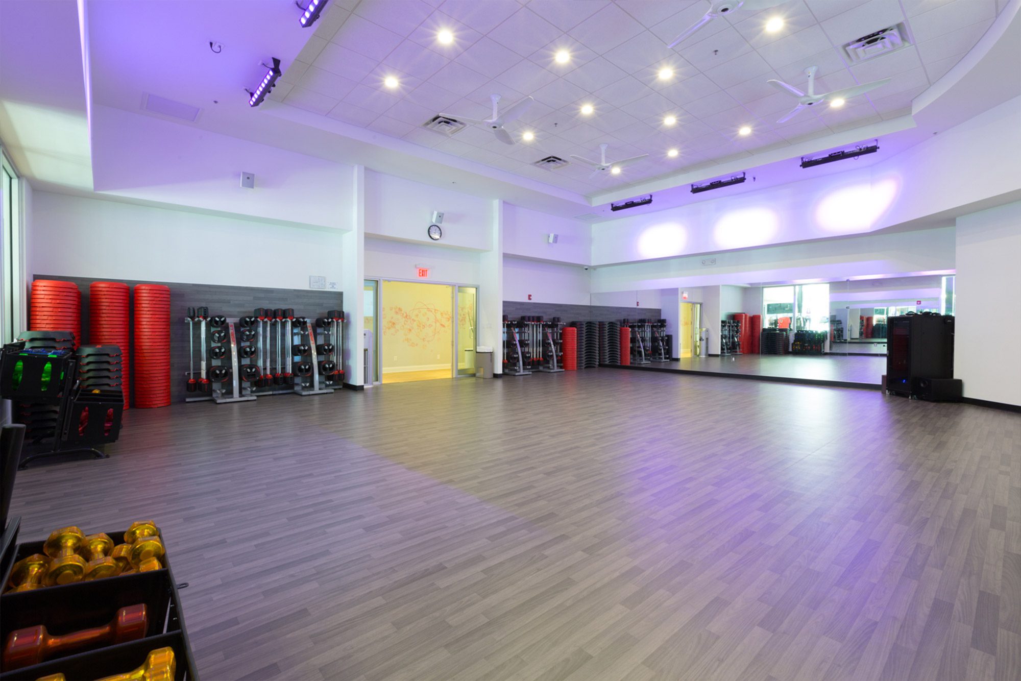 From gyms like Fitness Hub (one of our BRITTO CHARETTE designs) to juice bars and plant-based restaurants, you’ll find a plethora of healthy options in South Florida.