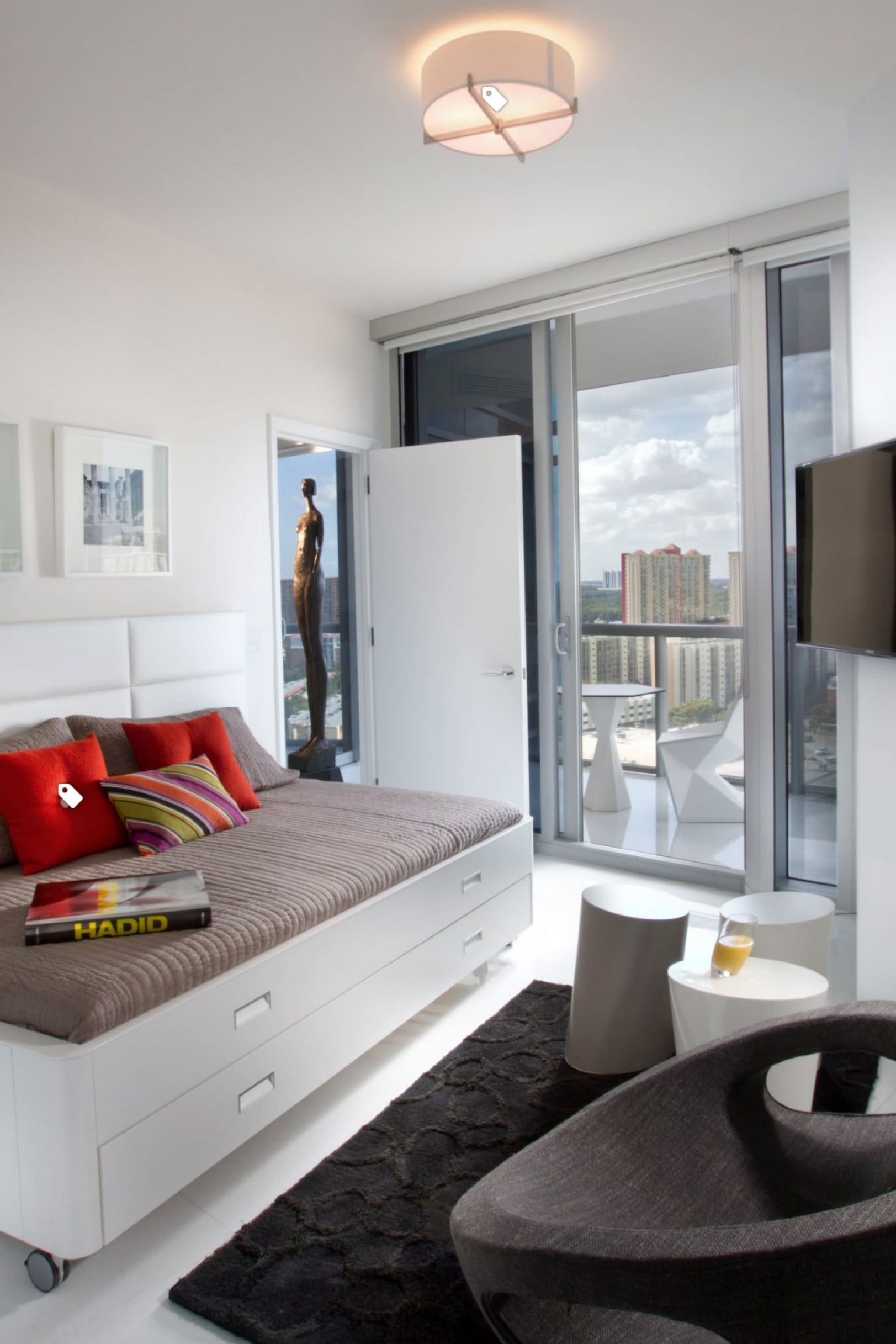 BrittoCharette: BE MY GUEST: CHOOSING A SOFA BED